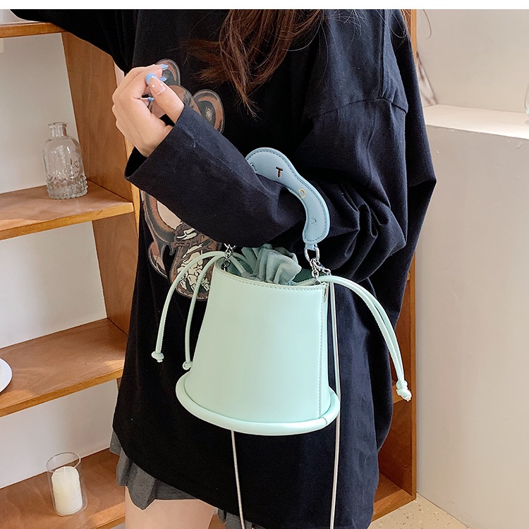 Túi đeo vai IELGY thiết kế đơn giản dễ phối đồ cho nữ