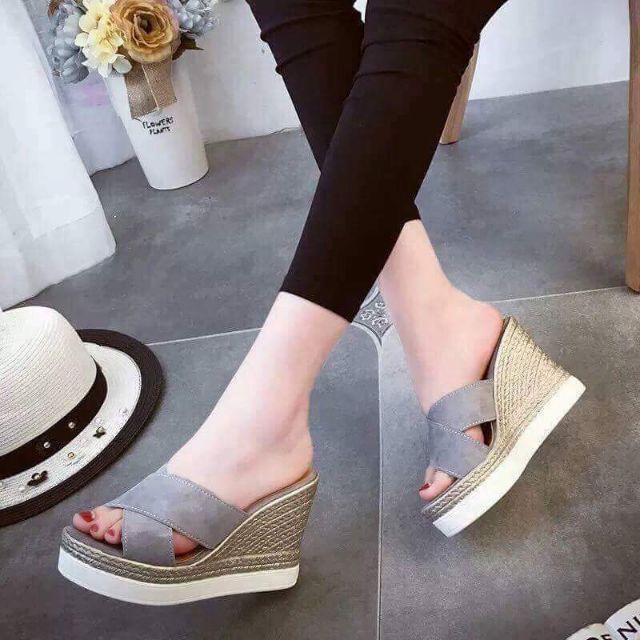 Dép đế xuồng