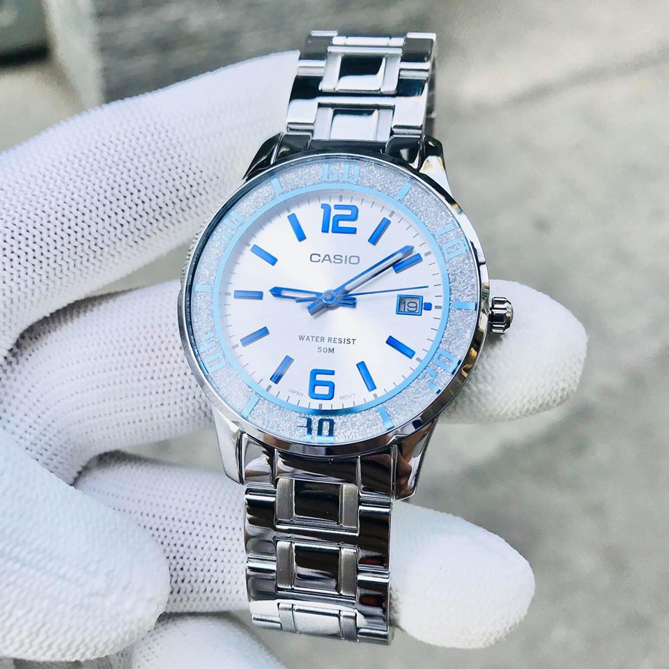 ĐỒNG HỒ NỮ CASIO LTP-1359D-4AVDF Dây kim loại mạ Bạc - Mặt nền trắng Kim hồng - Viền kim tuyến hồng