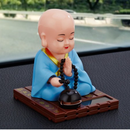 Tượng Chú Tiểu Gõ Mõ Tụng Kinh 12cm , để taplo ô tô , bàn làm việc - Chạy bằng năng lượng mặt trời vĩnh cửu | BigBuy360 - bigbuy360.vn