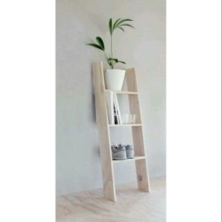 Kệ gỗ thiên nhiên kiểu cầu thang