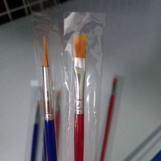 1 cây cọ vẽ