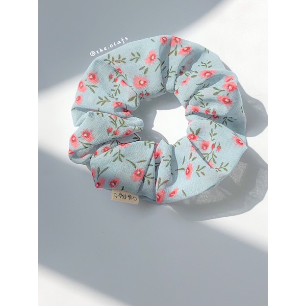 Dây Buộc Tóc Scrunchies Hoa Nhí Đỏ Nền Xám Xanh