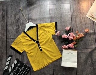 Áo croptop cổ tim gài nút