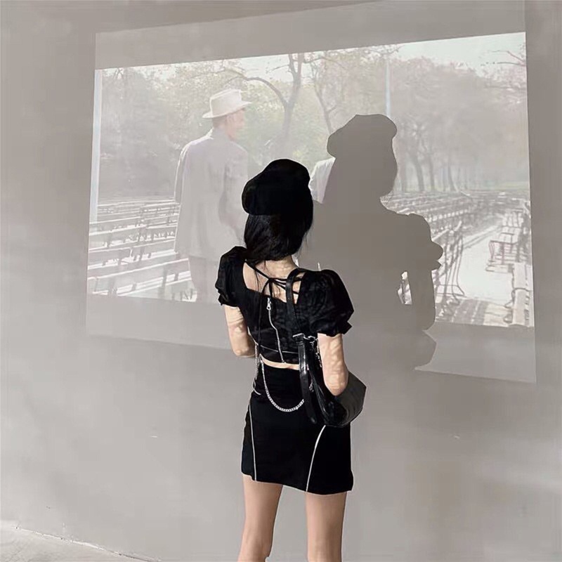 Chân Váy Ngắn Mini Màu Đen Lưng Cao Phối Dây Xích Phản Quang Phong Cách Punk Rock Đường Phố Cho Nữ