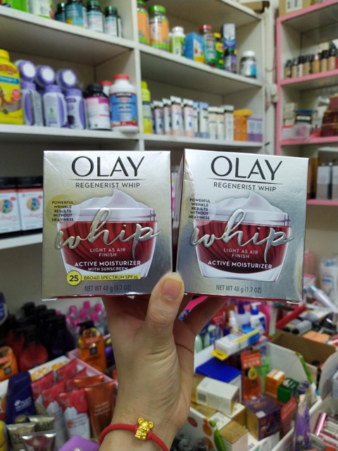 Kem  Olay Regenerist Whip Active Moisturizer With Sunscreen SPF25 48g dành cho ban ngày hàng mỹ