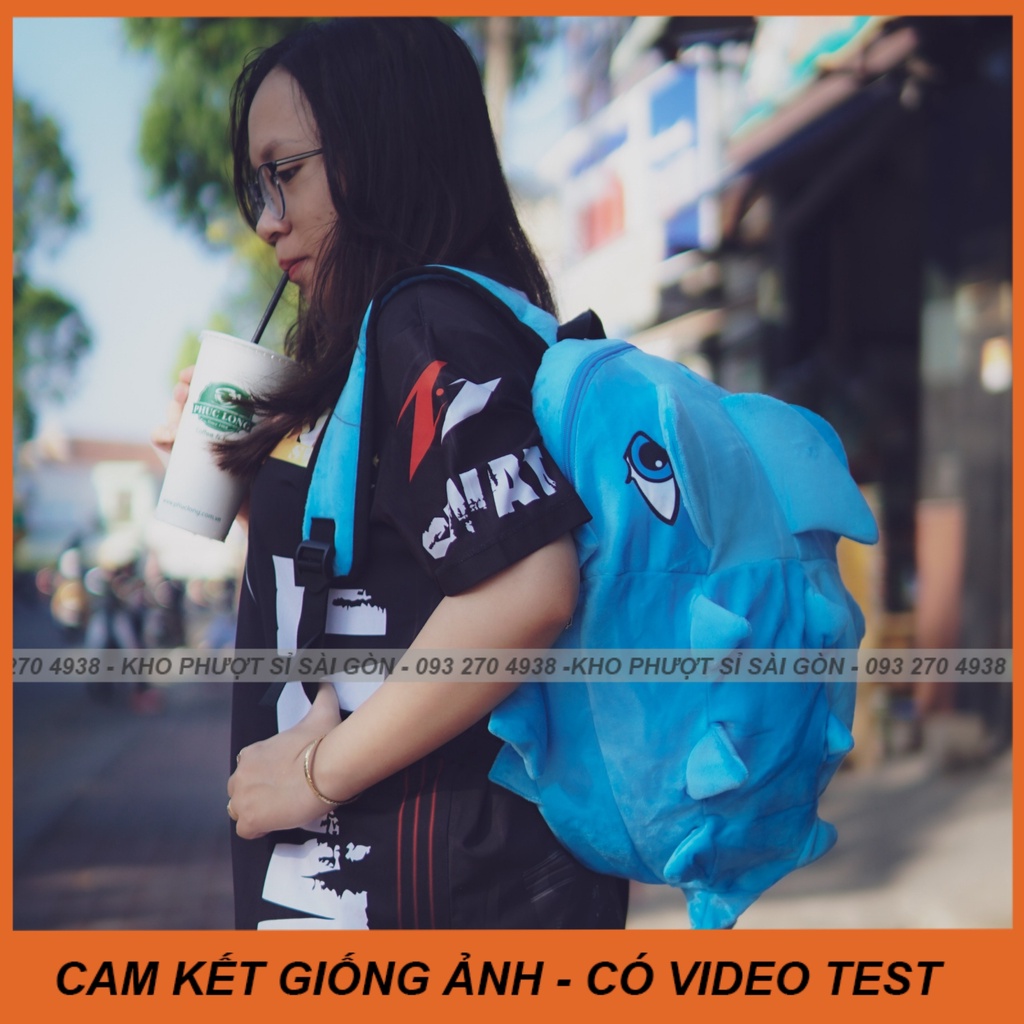 CÓ VIDEO - Balo khủng long màu đen vải nhung mịn ver2.0 mắt 3D đựng mũ bảo hiểm đi phượt siêu cá tính