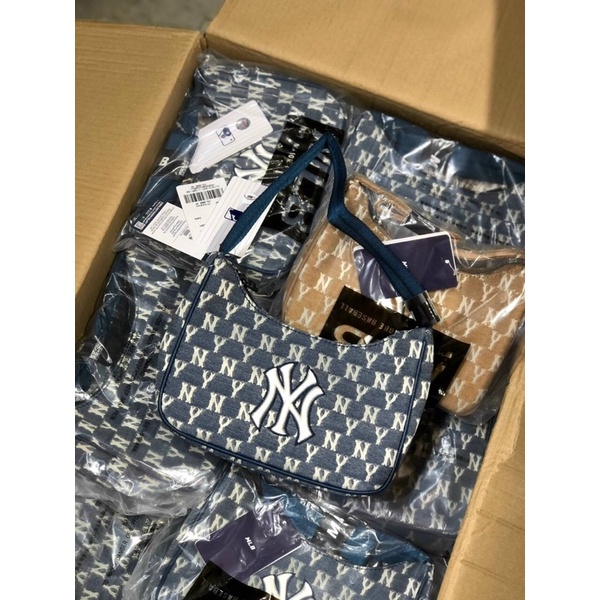 GIỎ KẸP NÁCH DENIM MLB size 22 x 14 x 6