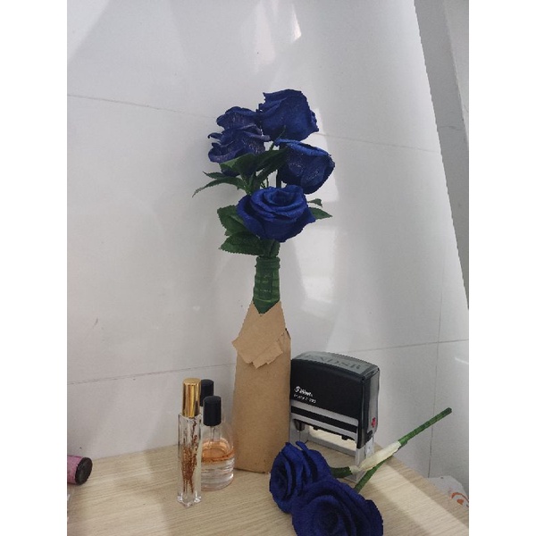 Hoa Hồng xanh bằng giấy nhún dùng để decor và chụp ảnh