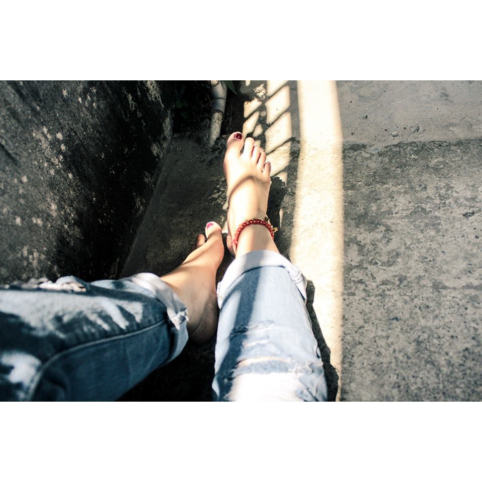 VÒNG CHÂN THÁI LAN ĐỎ HỘT PHA LÊ MÀU VÀNG | BigBuy360 - bigbuy360.vn