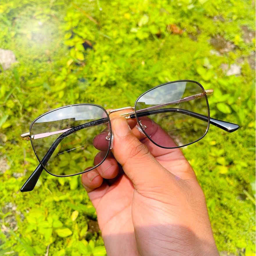 Kính đổi màu gọng kính thời trang kiểu dáng trẻ trung tròng đổi màu và chống tia UV400