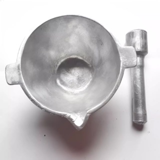 Bộ chày cối gang đúc nguyên khối thủ công làng nghề