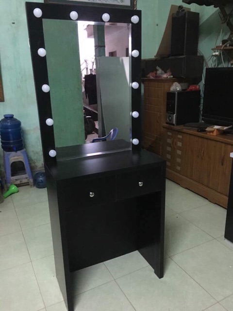 Bàn makeup chuyên nghiệp