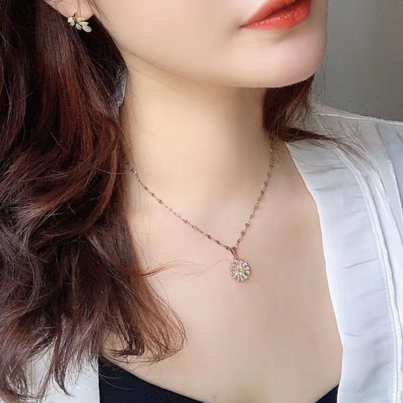 [Không đen gỉ] Dây chuyền thép titan mạ vàng mặt hoa cúc cánh đính đá cao cấp TB534