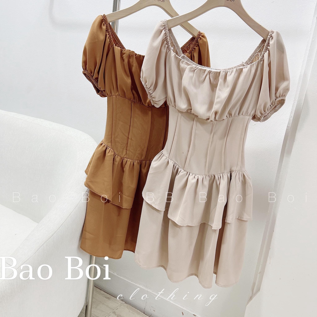 Váy trễ vai tầng