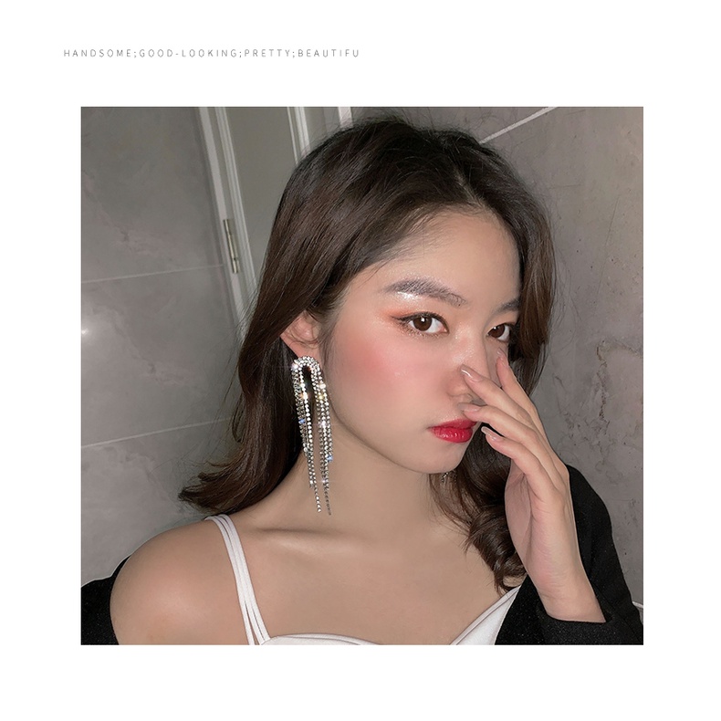 Khuyên tai dáng dài phối tua rua phong cách hàn quốc