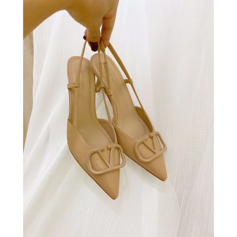 Giày slingback khóa V