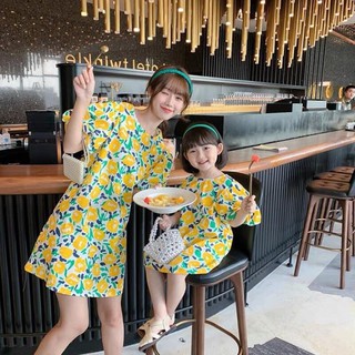 váy mẹ và bé xinh xắn, váy đôi mẹ con, váy gia đình mẹ và bé, chất liệu thô đũi mát họa tiết xanh vàng vô cùng xinh