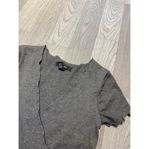 Áo croptop thun tăm f21 mã xám
