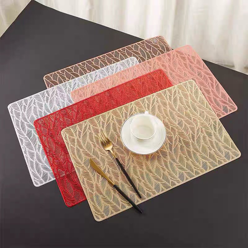 Tấm lót bàn ăn, lót lọ hoa, placemat, nhựa dẻo màu vàng, bạc và đỏ, xinh, rẻ, tiện lợi, hình chữ nhật 46x30cm