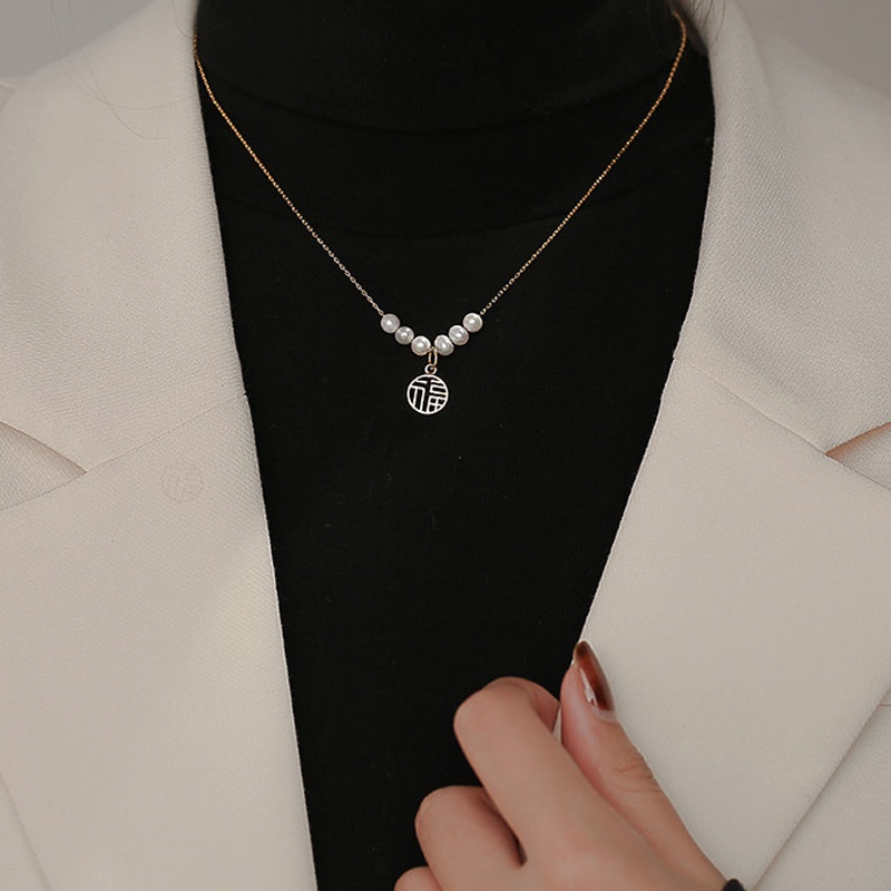 Vòng cổ mặt khắc chữ phúc rỗng phong cách cổ điển