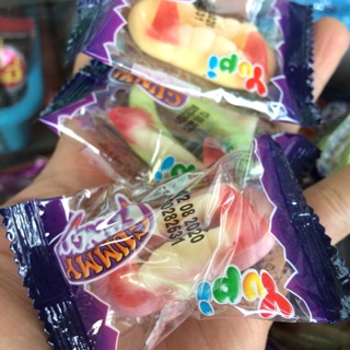 8 Túi Kẹo Dẻo Yupi Gummy Fangs 9g