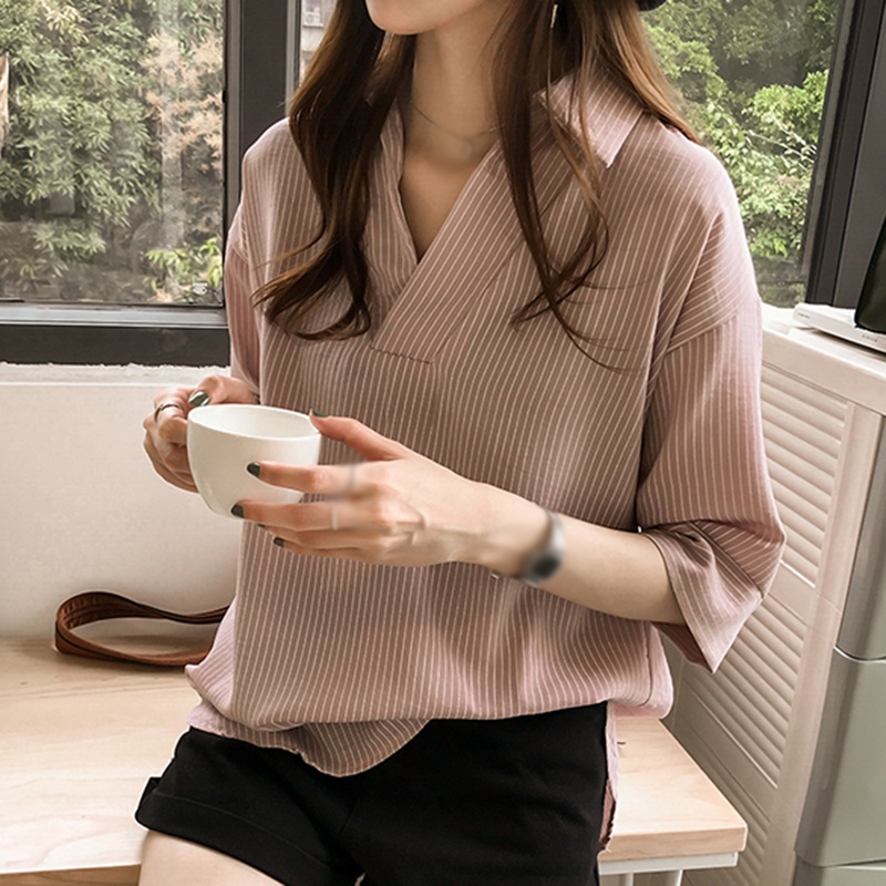 Áo sơ mi tay lửng cổ chữ V họa tiết kẻ sọc cho nữ