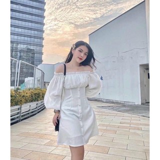Váy trắng trễ vai tay bồng cúc giữa tiểu thư xinh xắn