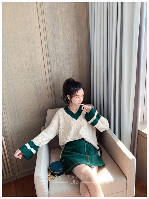 Order Set đồ nữ áo len cổ V + chân váy ngắn Quảng Châu 2019