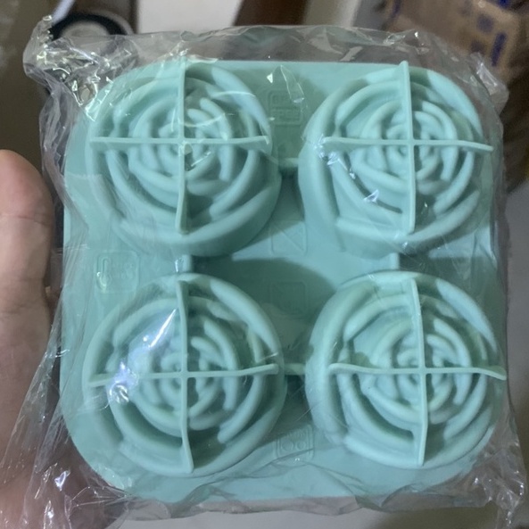 Khay đá hoa hồng silicon có nắp