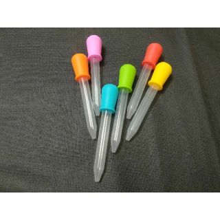 Ống bóp sữa, nước, dụng cụ học tập cho bé