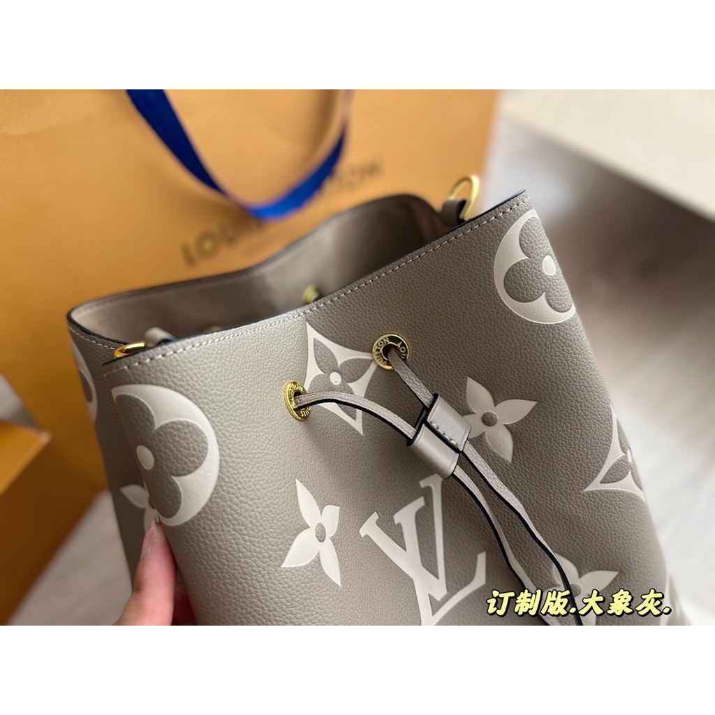 Túi xách nữ da thật Louis Vuitton LV hoạ tiết thương hiệu thời thượng, có túi mini đi kèm