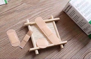 Hộp 100 băng gạt y tế