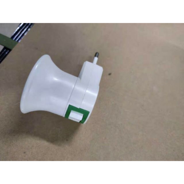 Đèn LED Xoay 7 Màu Nhiều Hiệu Ứng Tia Chớp Nhấp Nháy Theo Tiếng Nhạc, Đổi Màu, An Toàn Khi Sử