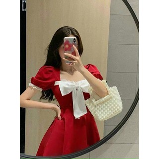 Đầm đỏ cổ u nơ ngực