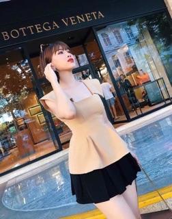Áo cổ vuông bánh bèo