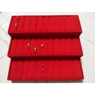 Kệ bằng nhung 3 tầng trưng nhẫn