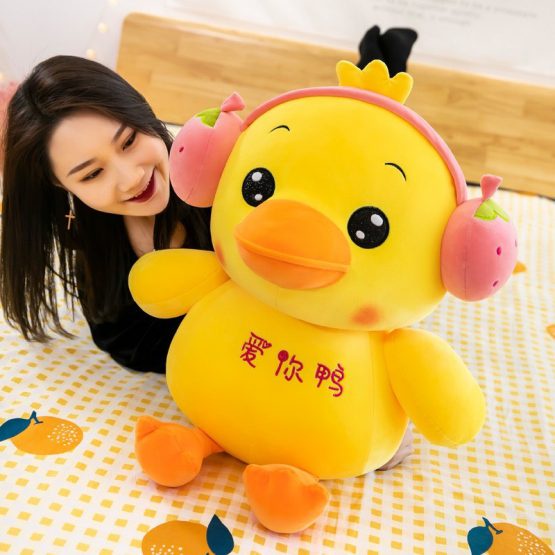Gấu Bông Vịt Vàng Đeo Tai Nghe , Gối Ôm Đồ Chơi Vịt Ngộ Nghĩnh Đáng Yêu Siêu Hot Đủ Size 35Cm-50Cm-60Cm