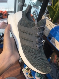 Giày sneaker