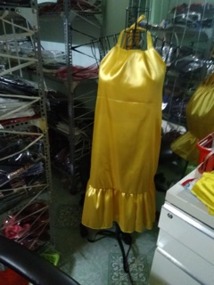 Đầm yếm phi lụa hót (anh chụp phía sau)