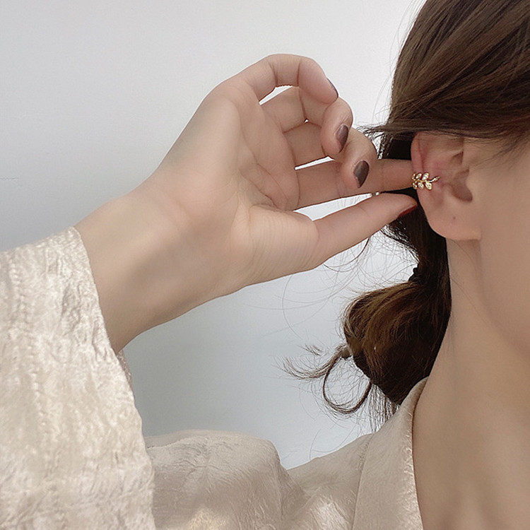  Khuyên kẹp vành tai hình chiếc lá đơn giản phong cách Hàn Quốc