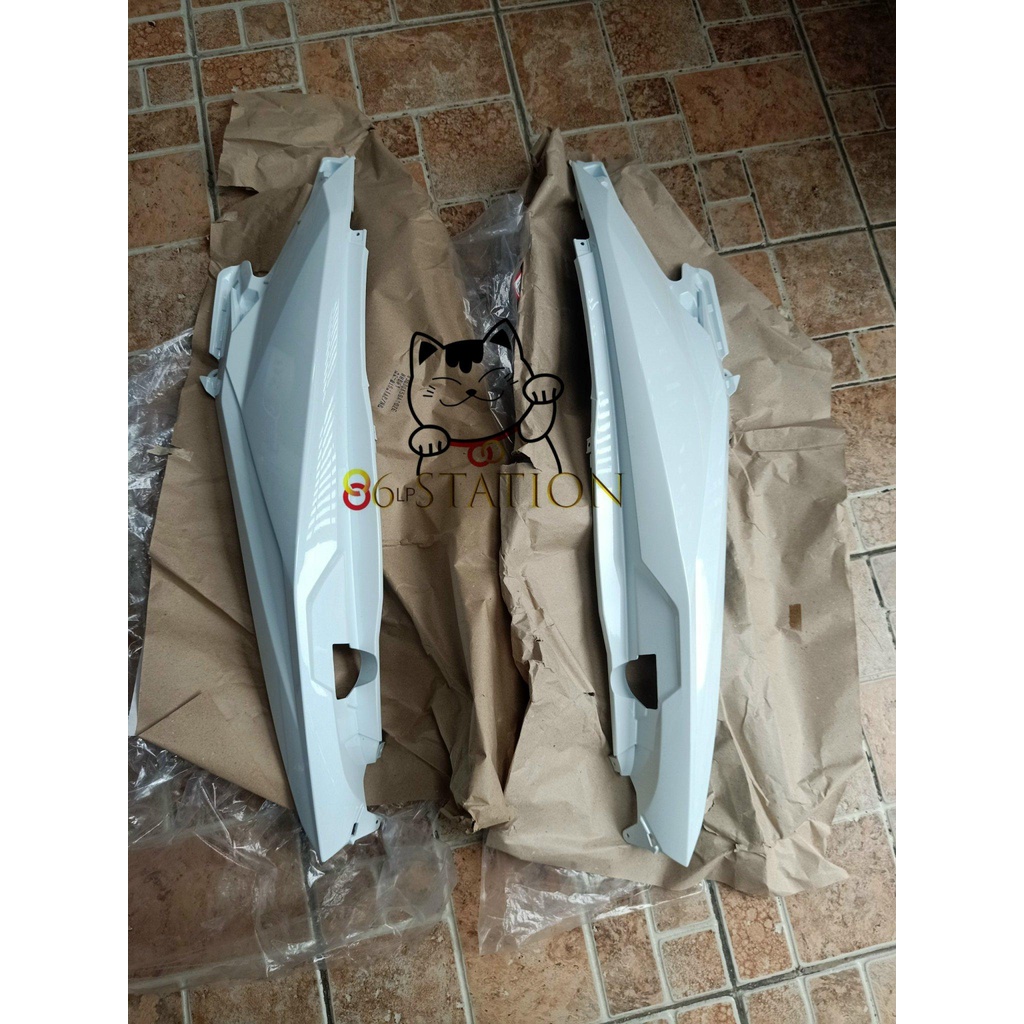 Ốp bụng vario click 2015 - 2017 màu trắng