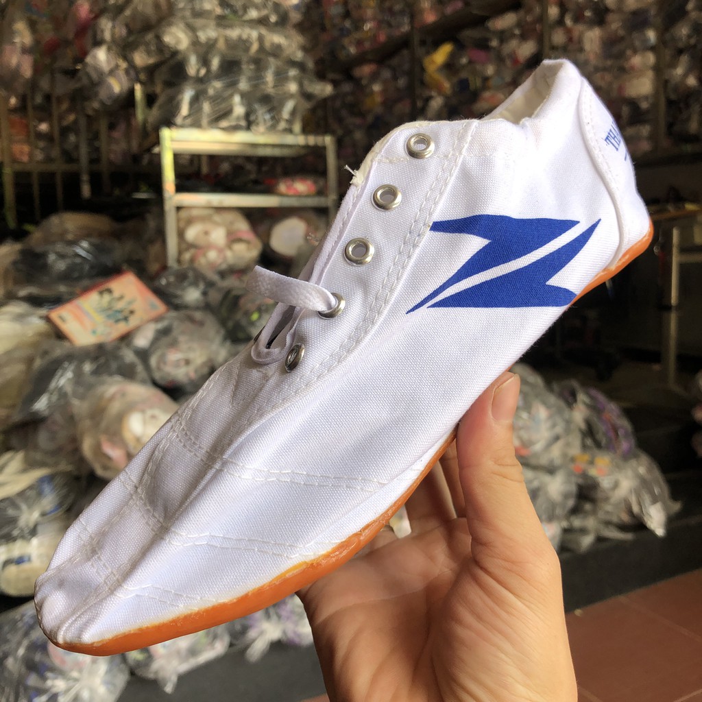 Giày đinh đá bóng nam - nữ - trẻ em vải màu trắng đế cao su nguyên chất