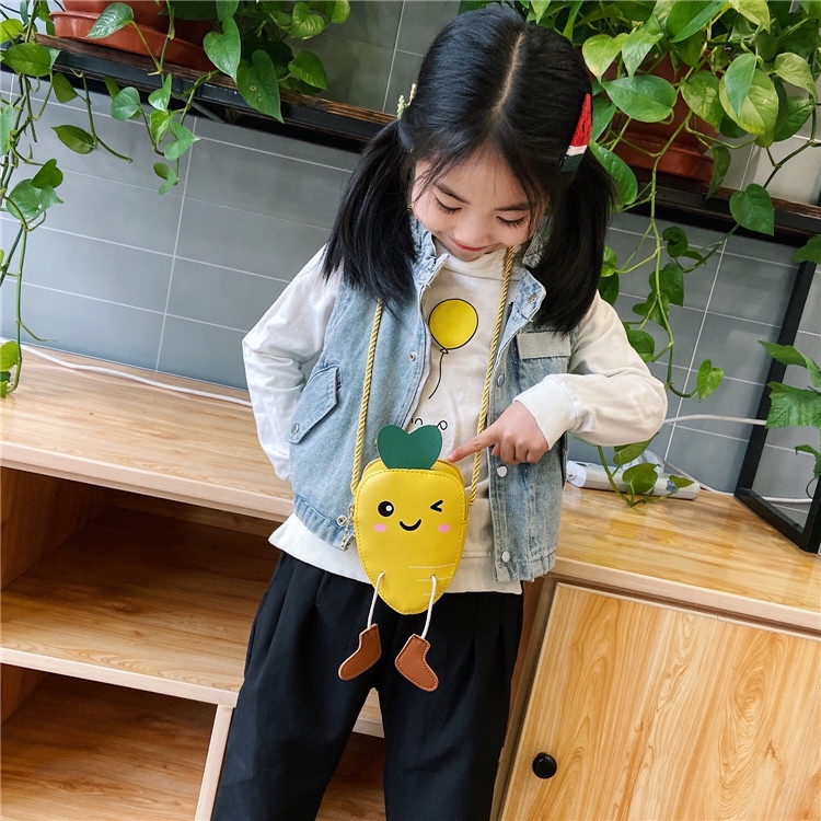 Túi Đeo Chéo Hình Cà Rốt Dễ Thương Cho Bé