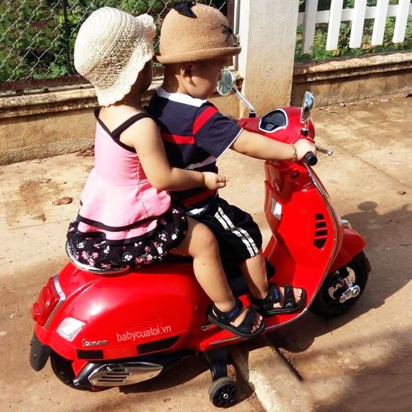 Xe máy điện trẻ em kiểu dáng vespa, xe máy điện cho bé