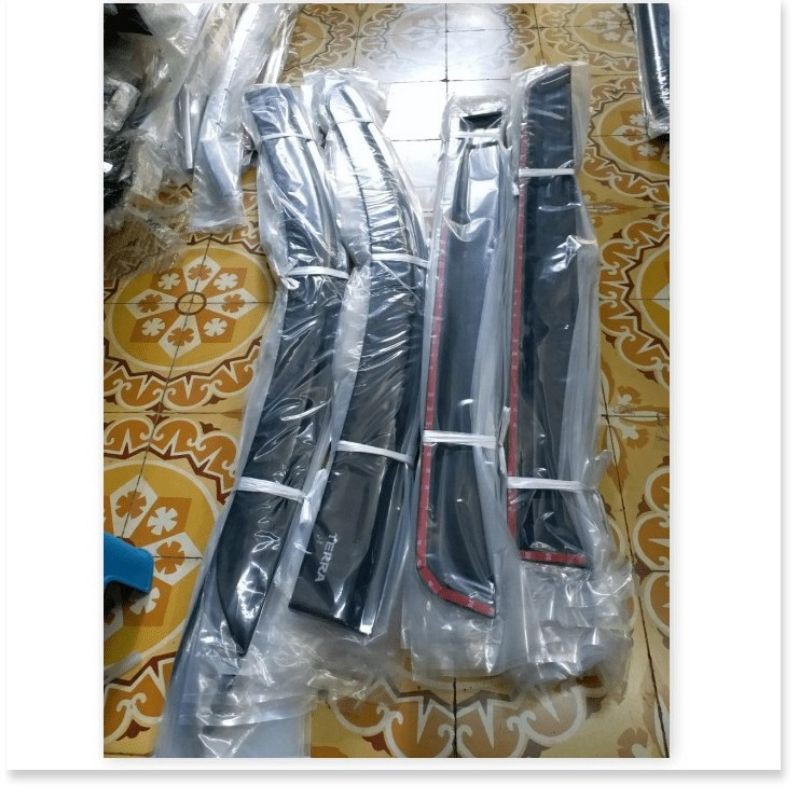 Bộ vè mưa đen Thái cao cấp cho xe Nissan Terra