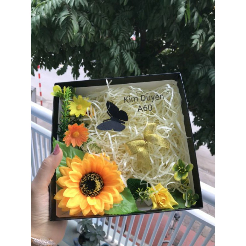 Hộp hoa đựng phấn tặng kèm giấy rơm +hoa +nơ | BigBuy360 - bigbuy360.vn