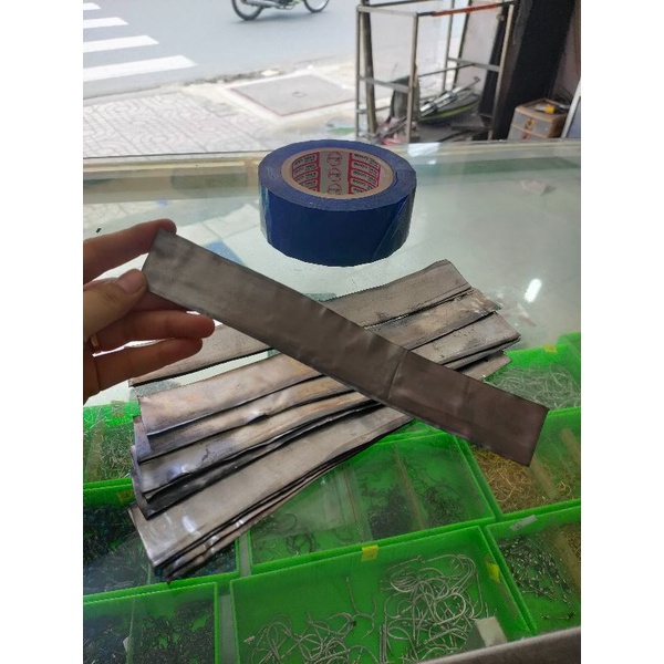 1 miếng chì lá cuốn