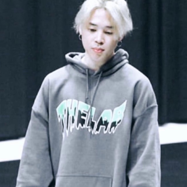 Hoodie nỉ mũ the lab của jimin trong On practice dance BTS