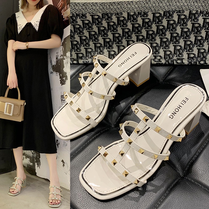 Giày Sandal Cao Gót Đế Vuông Hở Ngón Đính Đinh Tán Thời Trang Cho Nữ